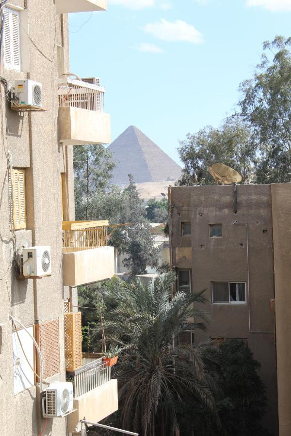 Giza - Pyramids/museum *